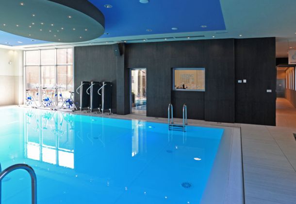 la piscina